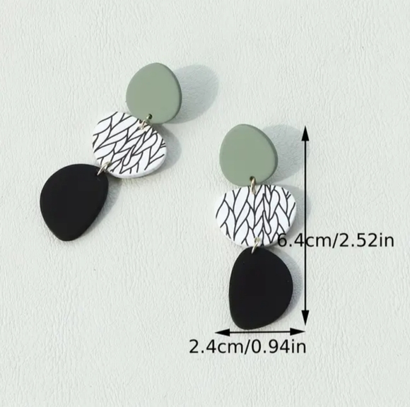 Hanging Earrings With Leaf Pattern - Picture 7 of 9